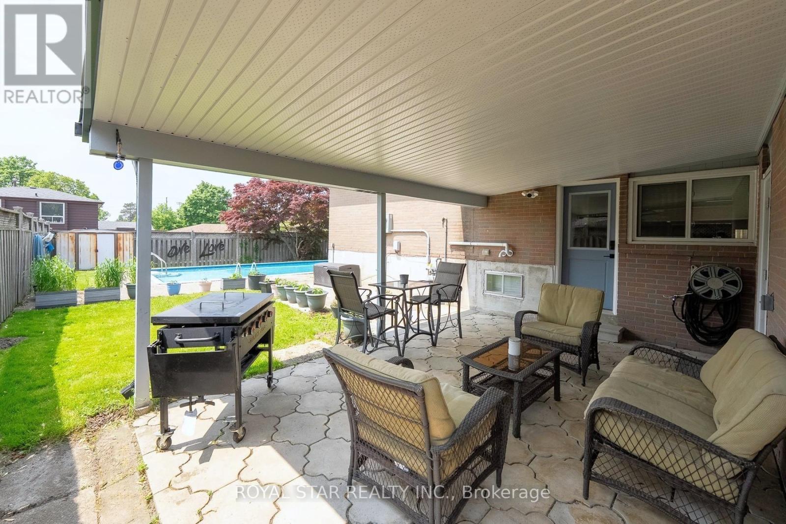 Photo 38 of 74 Glebe Crescent, Brampton ON