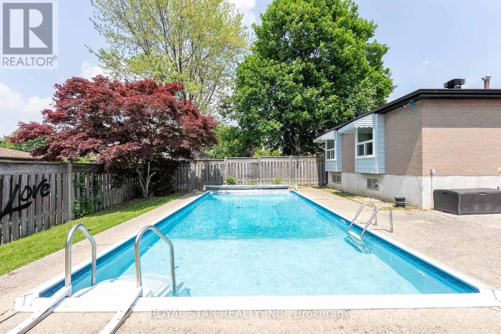 Photo 42 of 74 Glebe Crescent, Brampton ON