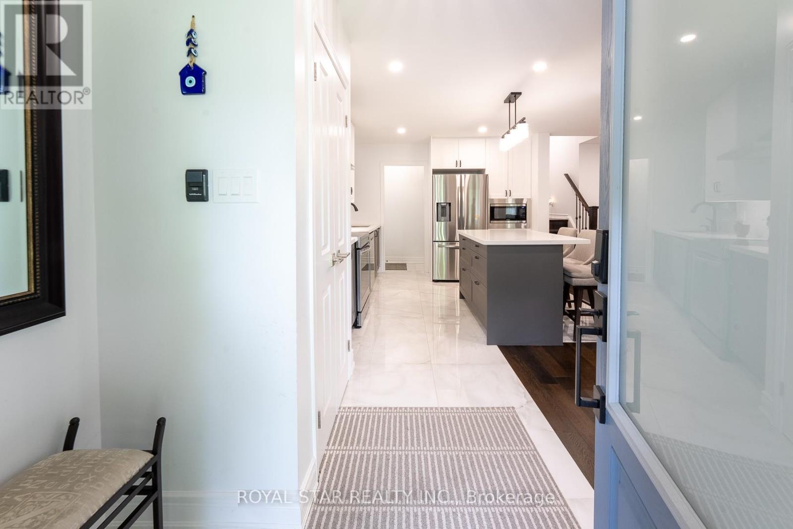Photo 7 of 74 Glebe Crescent, Brampton ON