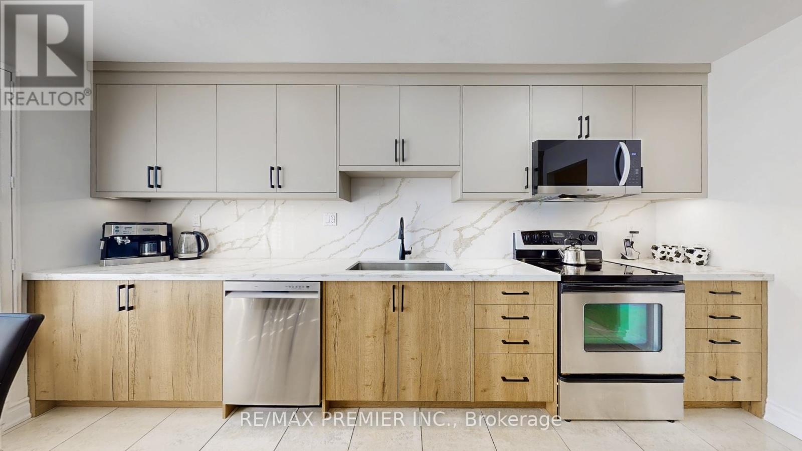 Photo 13 of 16 Magdalena Court, Toronto ON