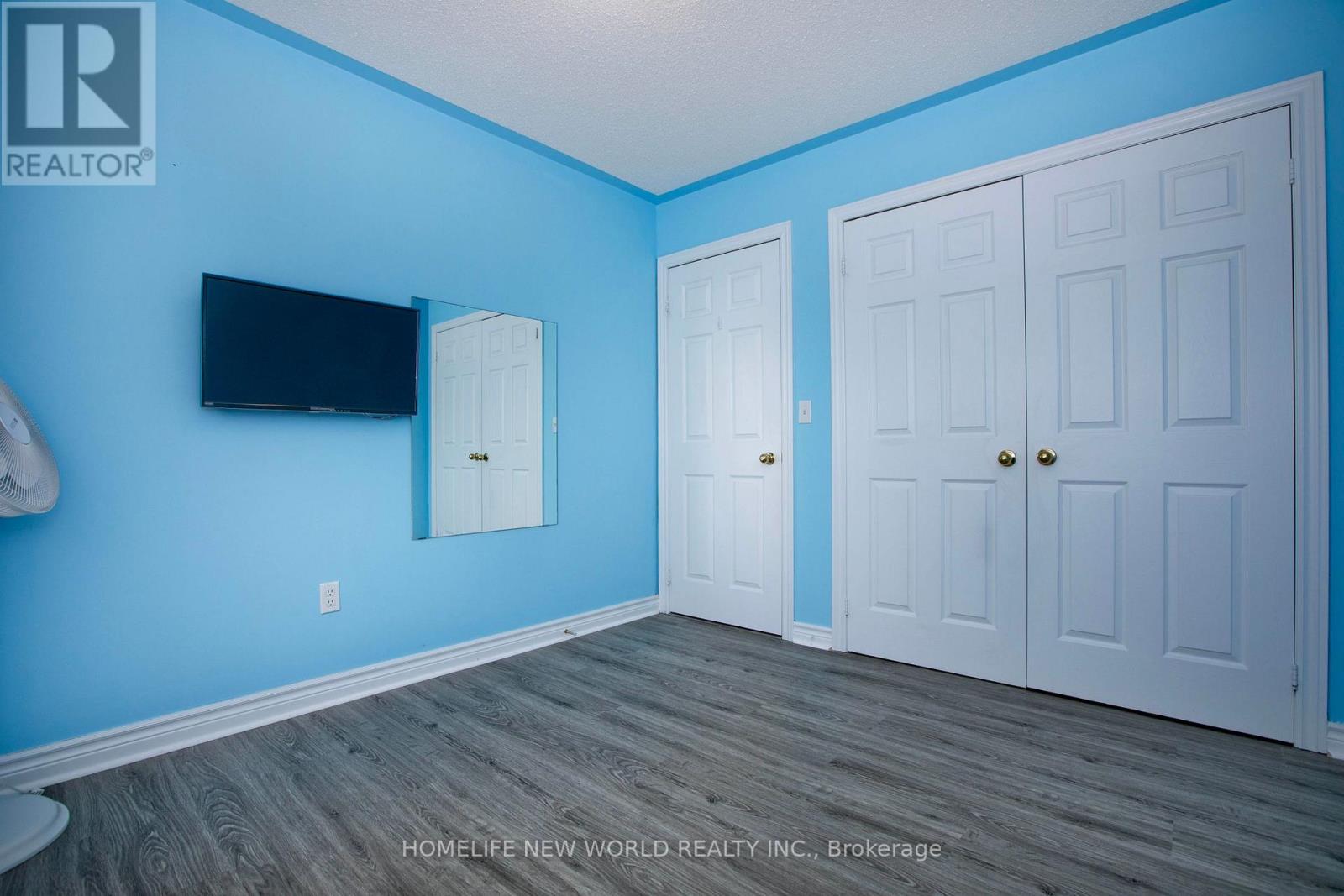 Photo 17 of 54 Brussels Avenue, Brampton ON