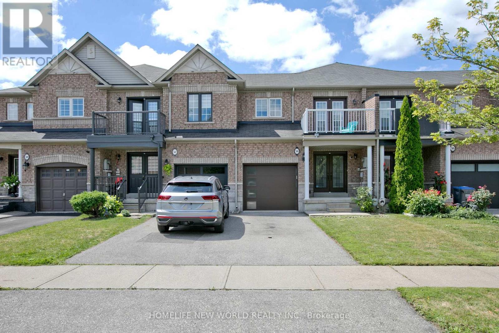 Photo 3 of 54 Brussels Avenue, Brampton ON