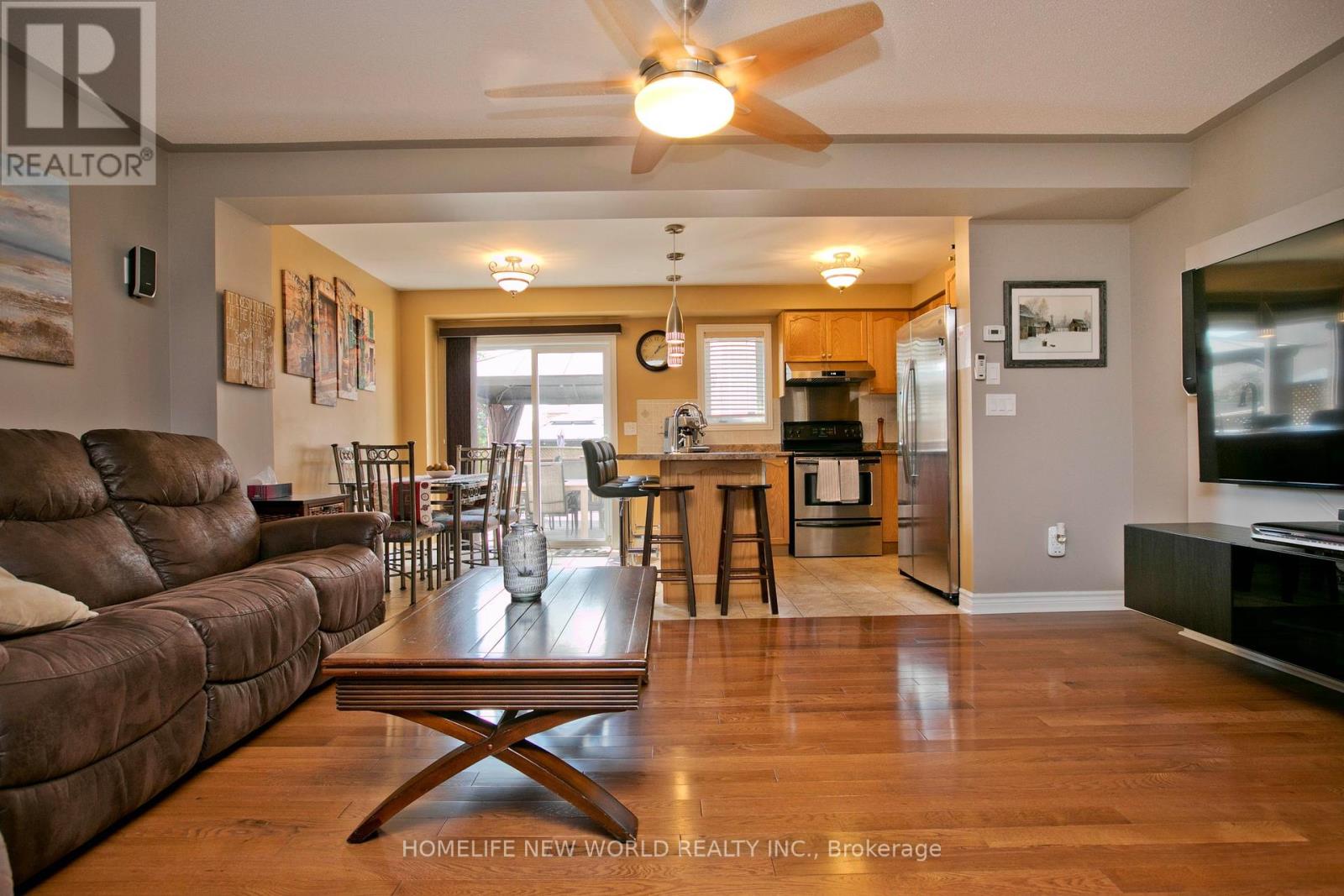 Photo 5 of 54 Brussels Avenue, Brampton ON