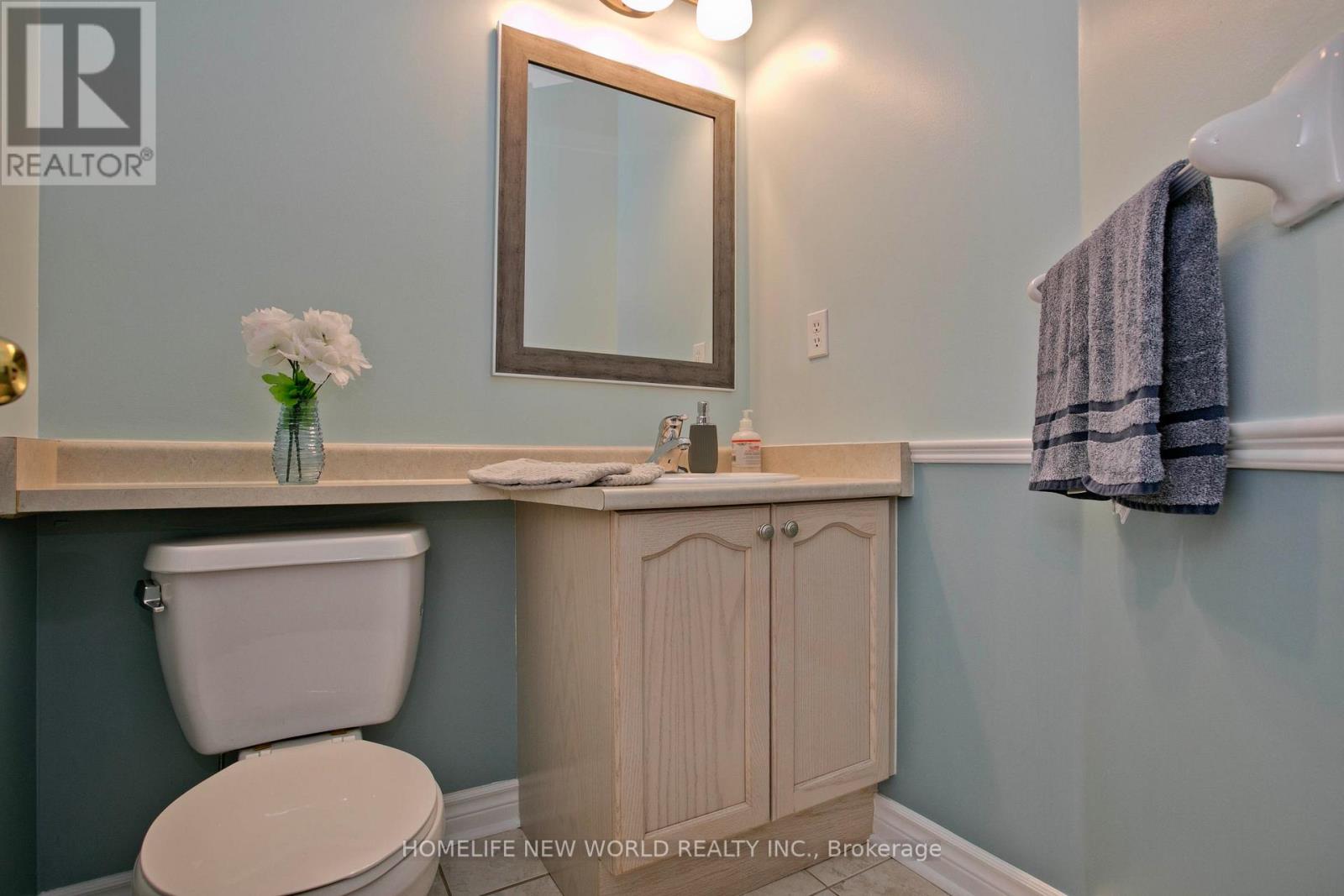 Photo 8 of 54 Brussels Avenue, Brampton ON