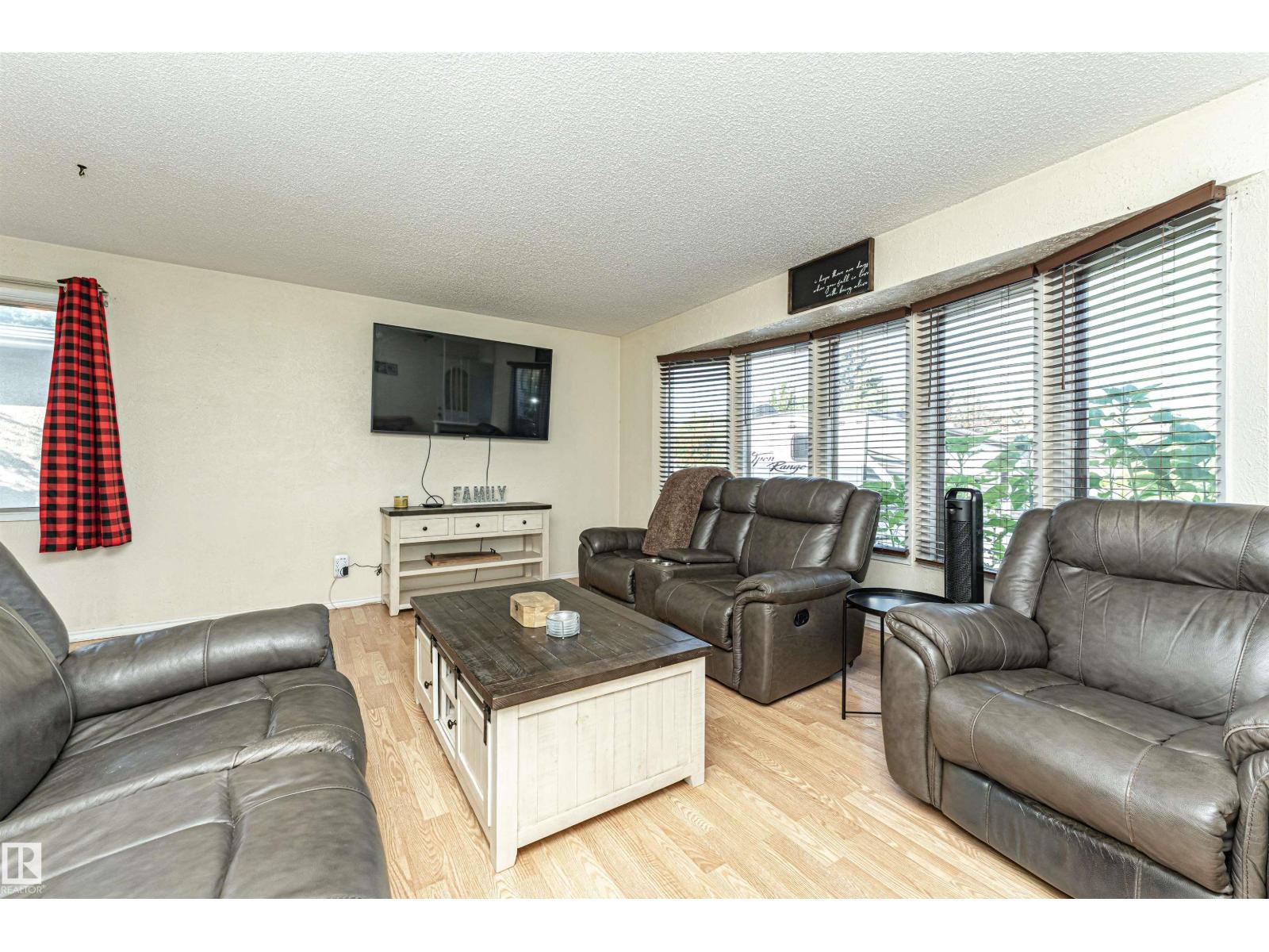 Photo 12 of 46 Graham Rd, Sherwood Park AB