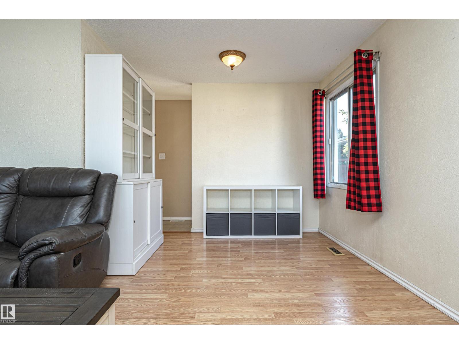 Photo 14 of 46 Graham Rd, Sherwood Park AB
