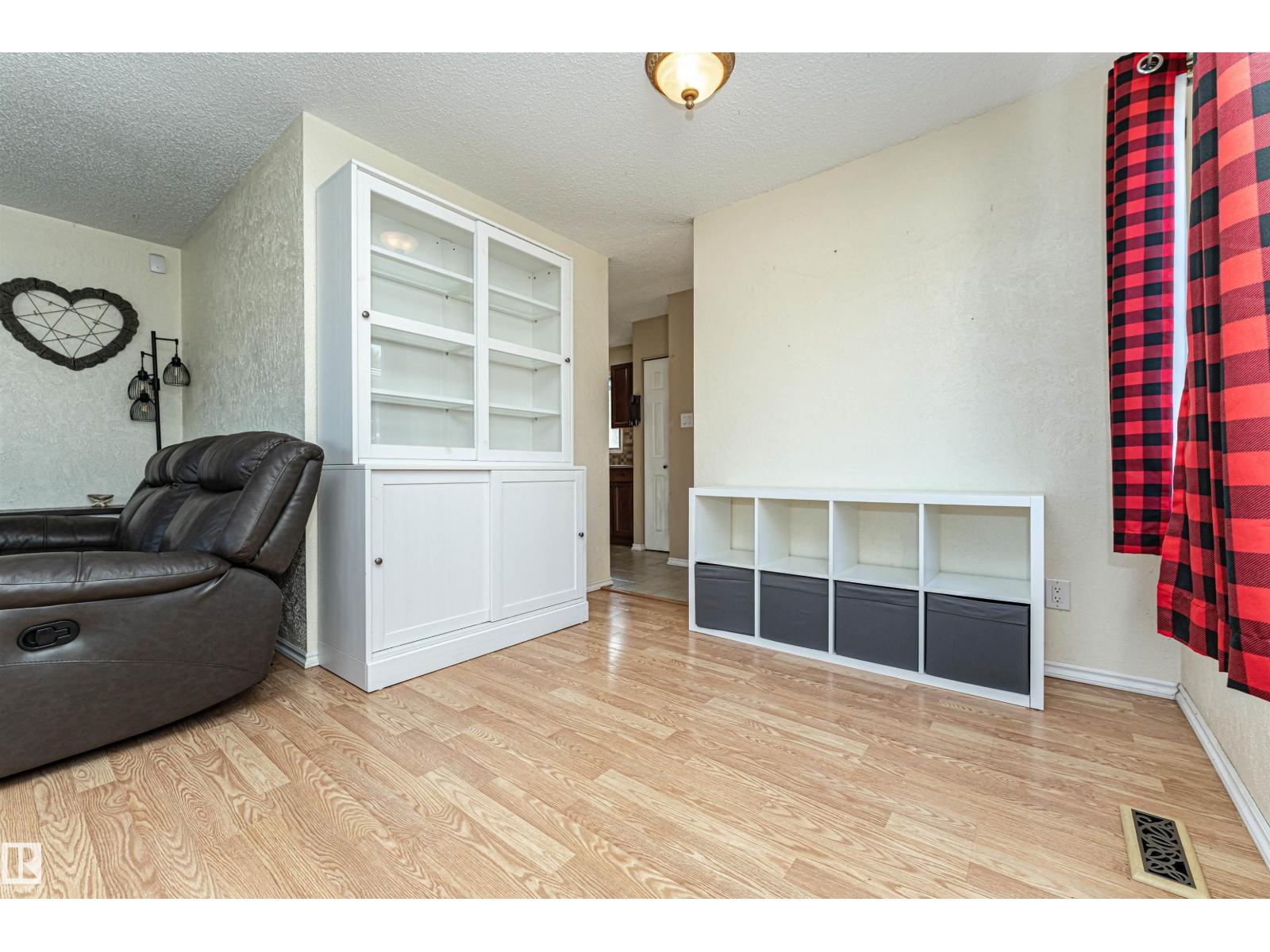 Photo 15 of 46 Graham Rd, Sherwood Park AB