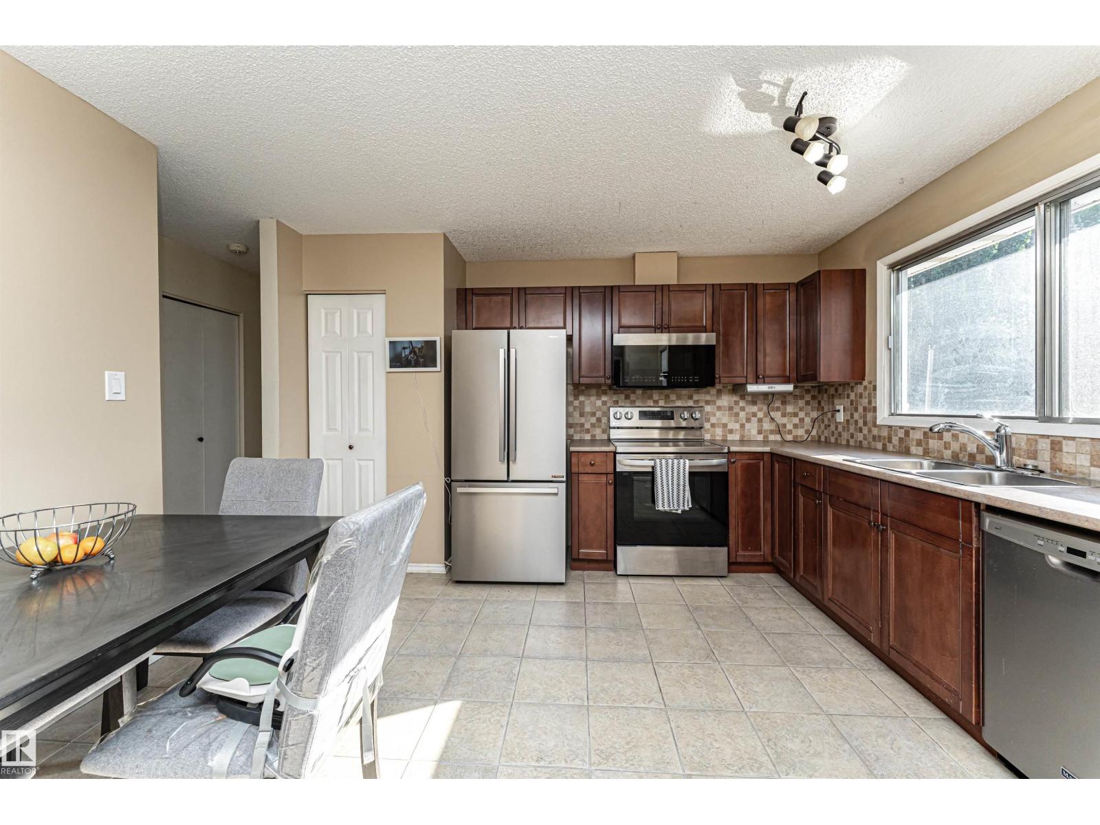 Photo 17 of 46 Graham Rd, Sherwood Park AB