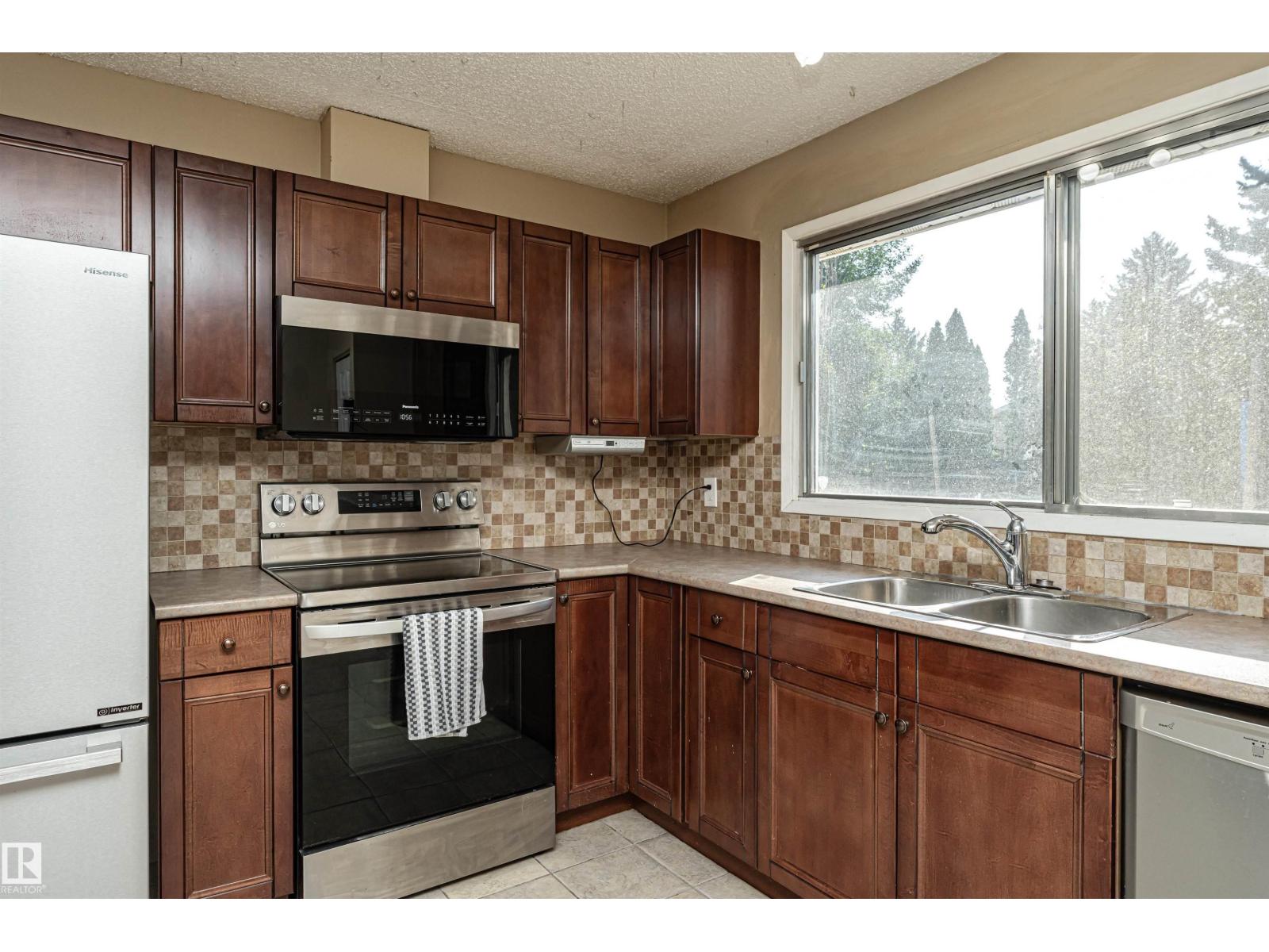Photo 19 of 46 Graham Rd, Sherwood Park AB