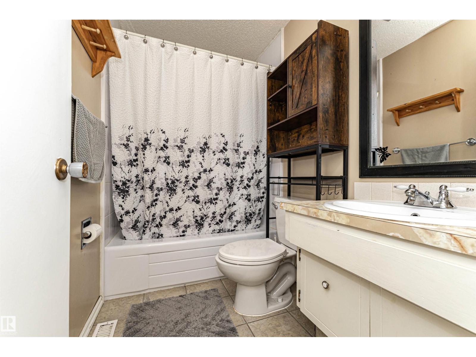 Photo 29 of 46 Graham Rd, Sherwood Park AB