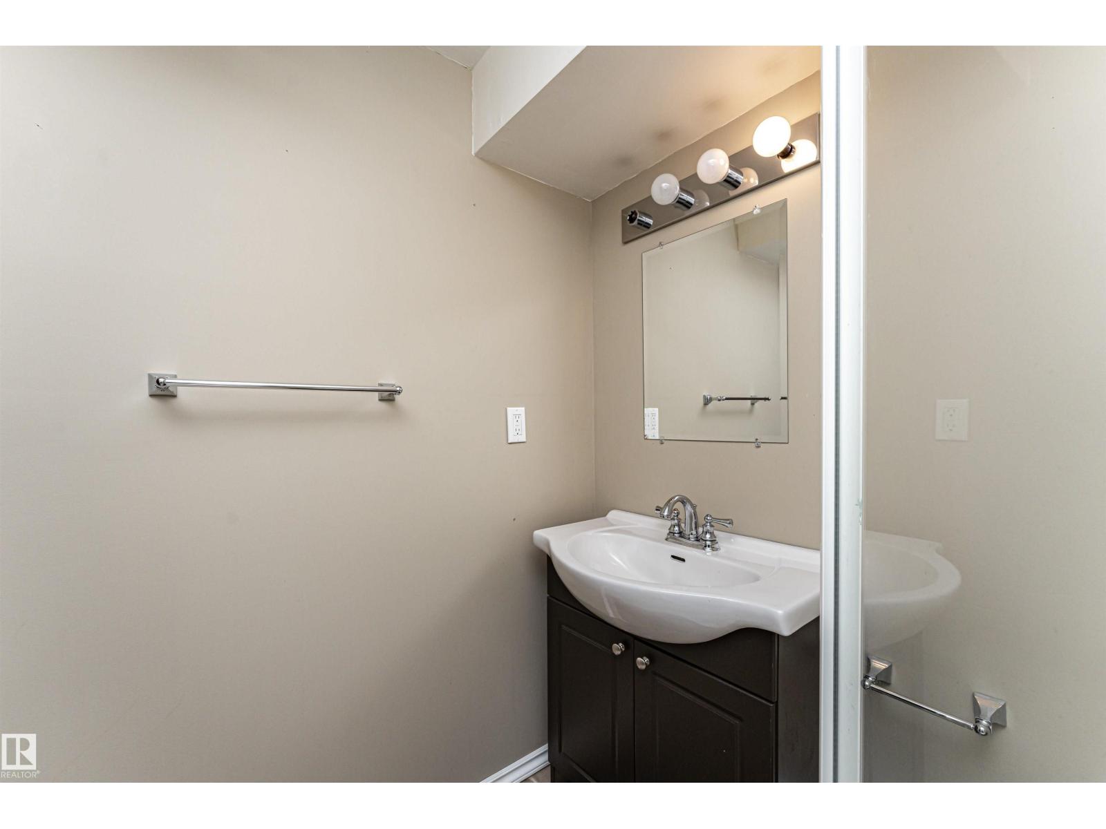 Photo 48 of 46 Graham Rd, Sherwood Park AB
