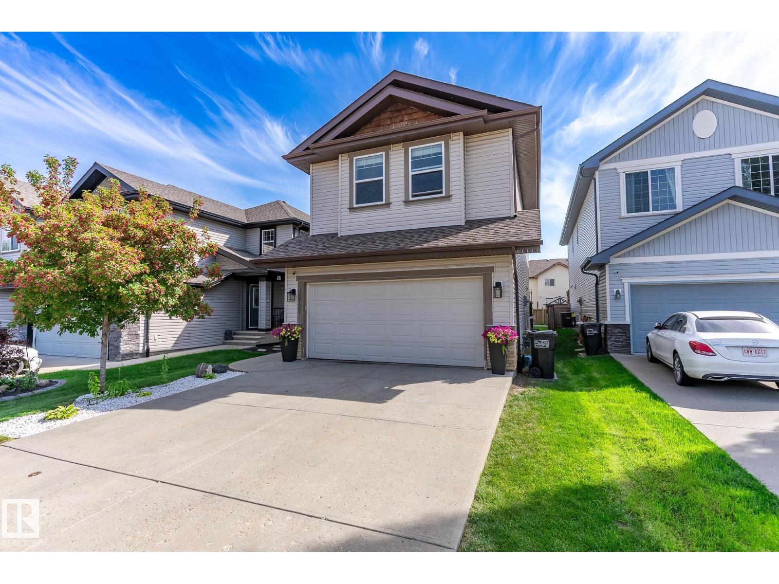 Photo 2 of 16737 58 B St Nw, Edmonton AB