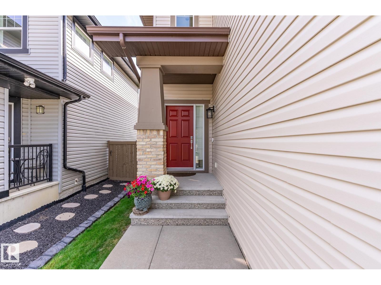 Photo 3 of 16737 58 B St Nw, Edmonton AB