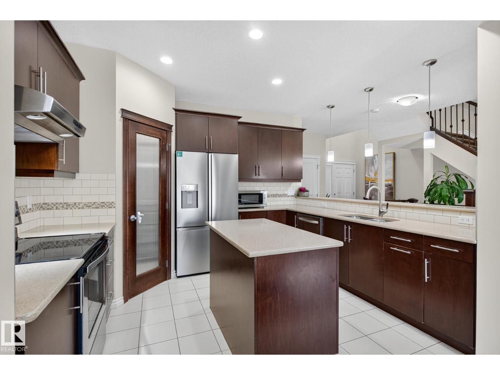 Photo 9 of 16737 58 B St Nw, Edmonton AB