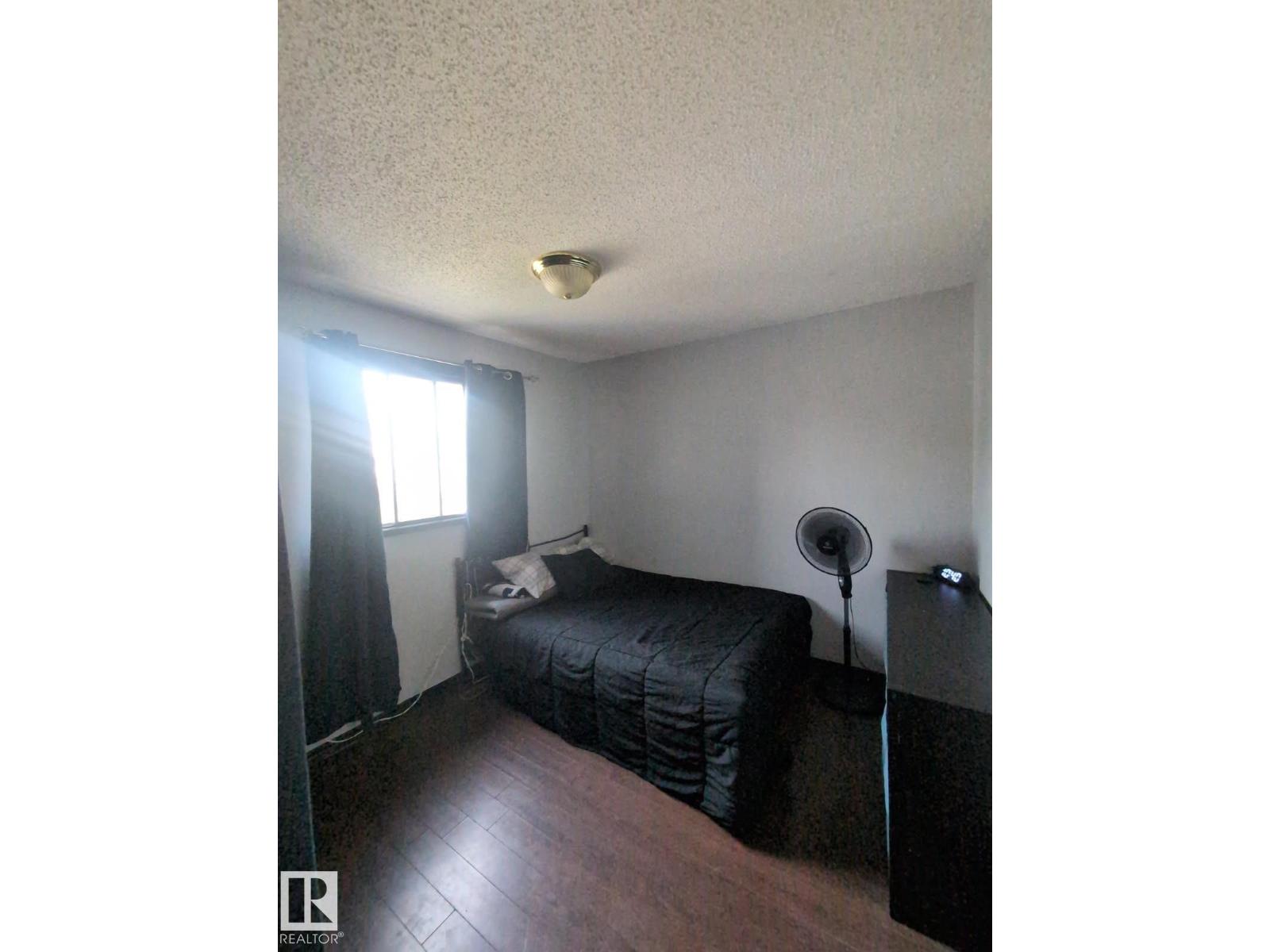 Photo 18 of 2051 49 A St Nw, Edmonton AB