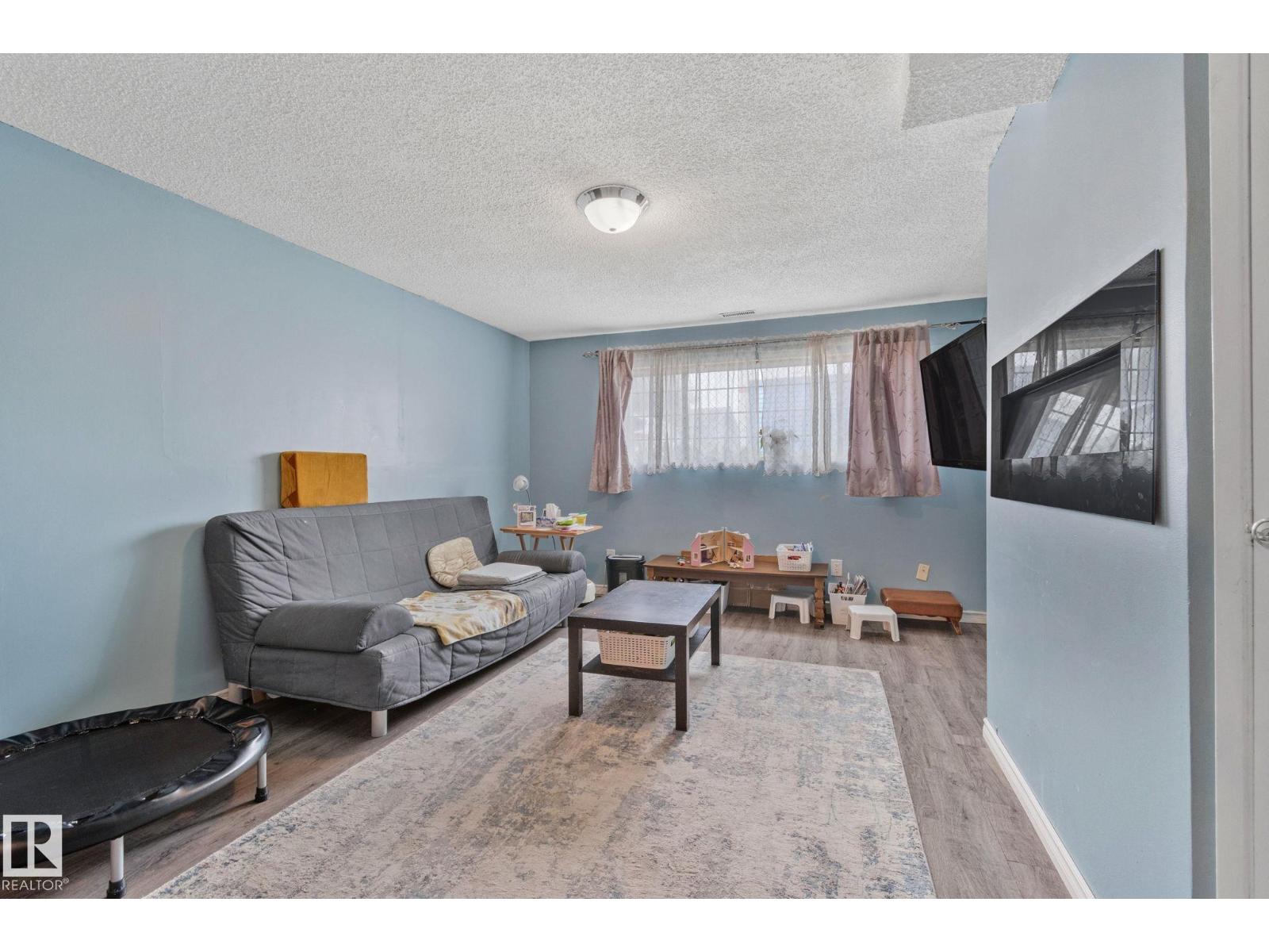 Photo 30 of 2051 49 A St Nw, Edmonton AB
