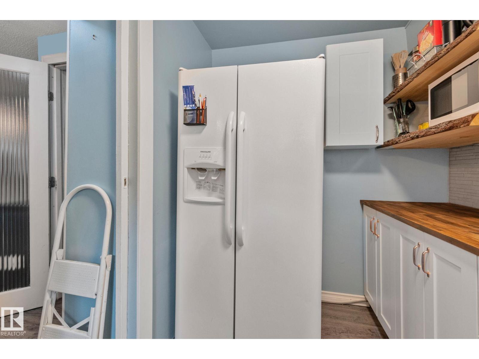 Photo 24 of 2051 49 A St Nw, Edmonton AB
