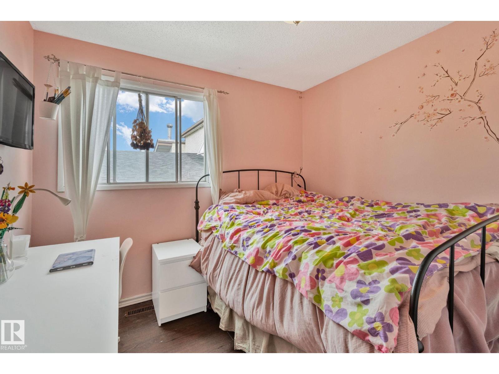 Photo 17 of 2051 49 A St Nw, Edmonton AB