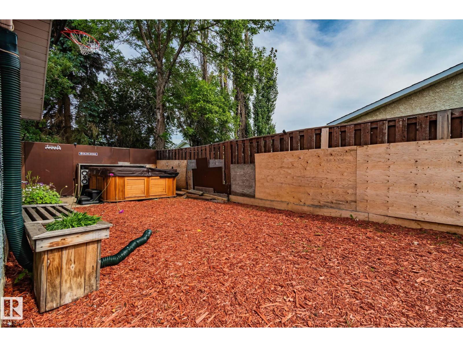 Photo 40 of 2051 49 A St Nw, Edmonton AB