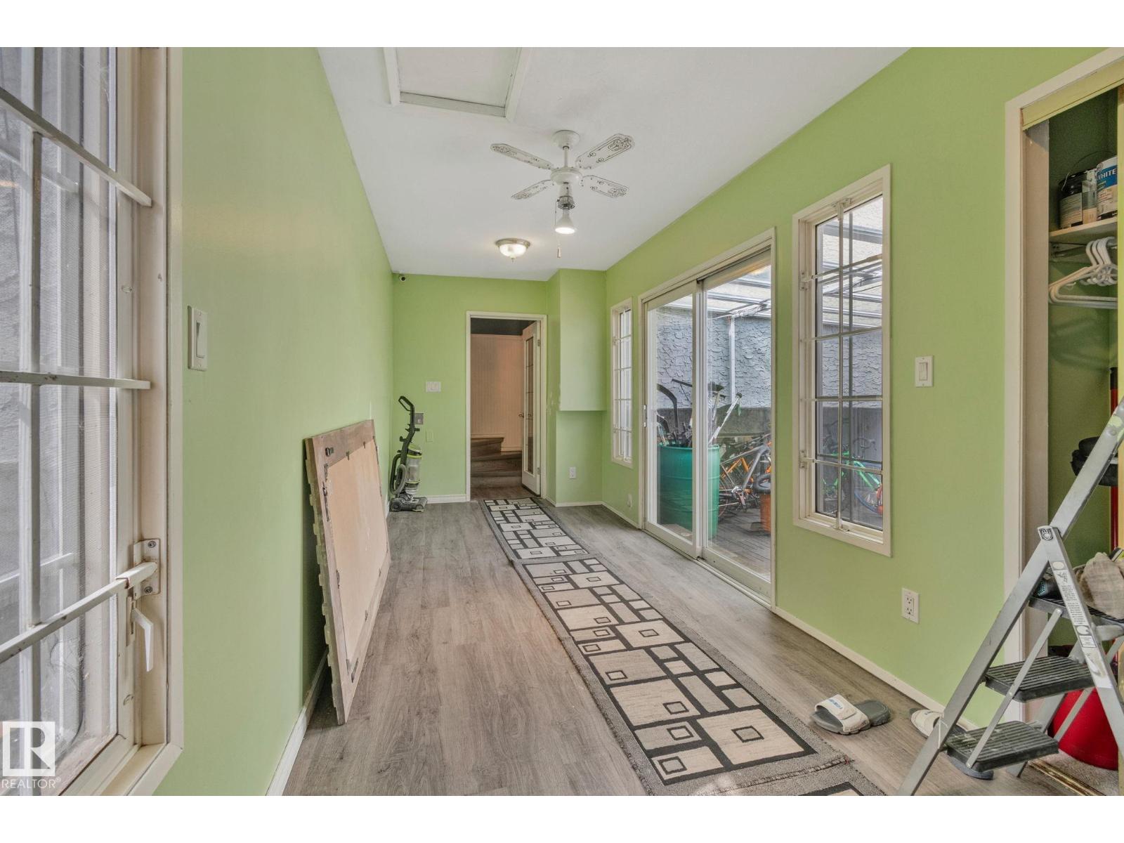 Photo 20 of 2051 49 A St Nw, Edmonton AB
