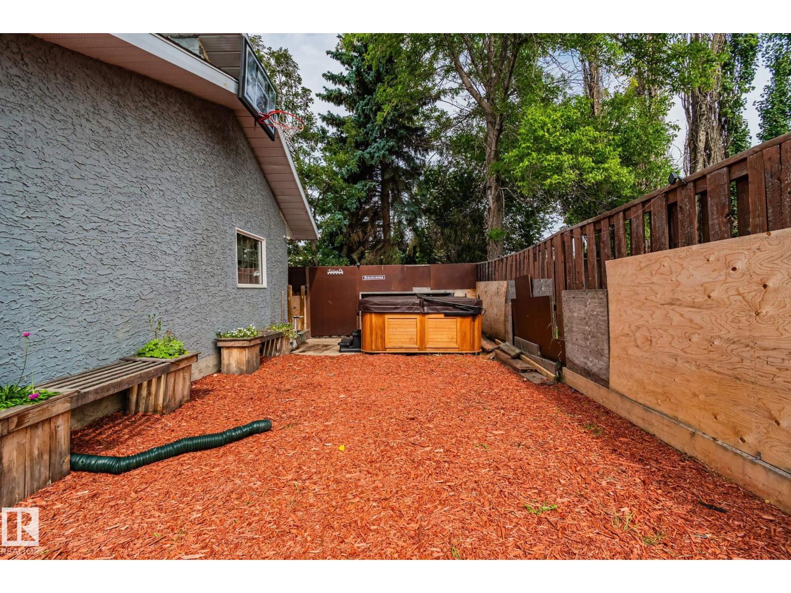 Photo 39 of 2051 49 A St Nw, Edmonton AB