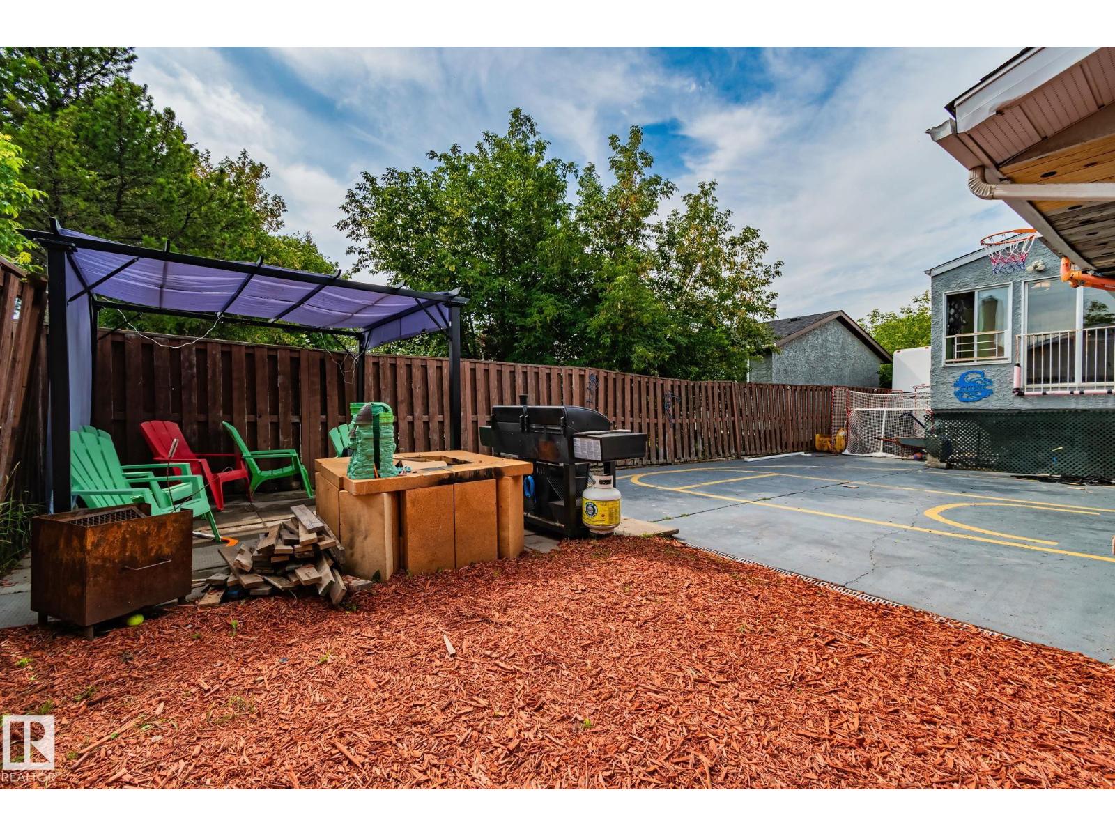 Photo 38 of 2051 49 A St Nw, Edmonton AB