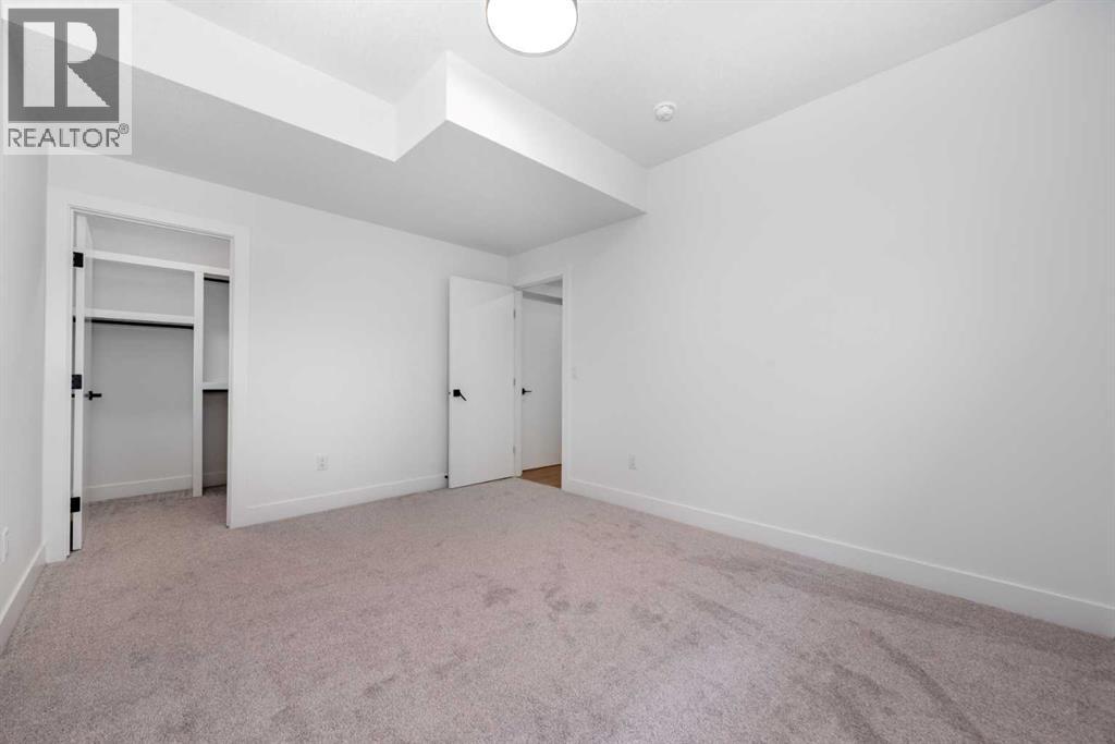 Photo 17 of 13 Hartford Place Nw, Calgary AB