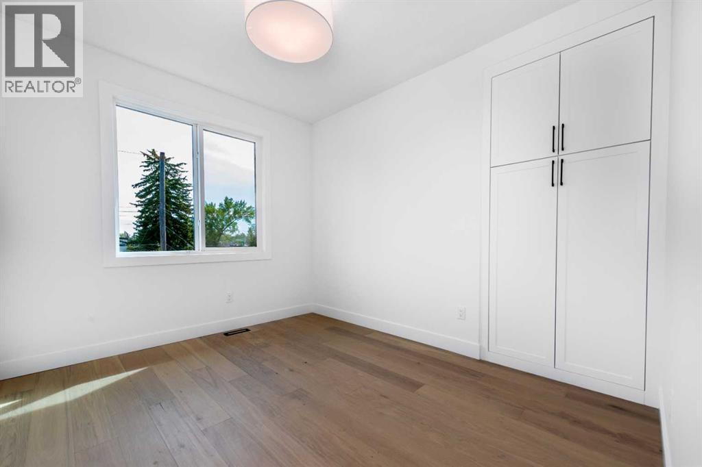 Photo 13 of 13 Hartford Place Nw, Calgary AB
