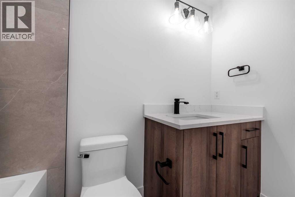 Photo 18 of 13 Hartford Place Nw, Calgary AB