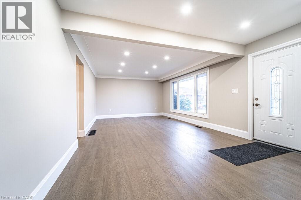 Photo 3 of 46 Cloke Court Unit Upper, Hamilton ON