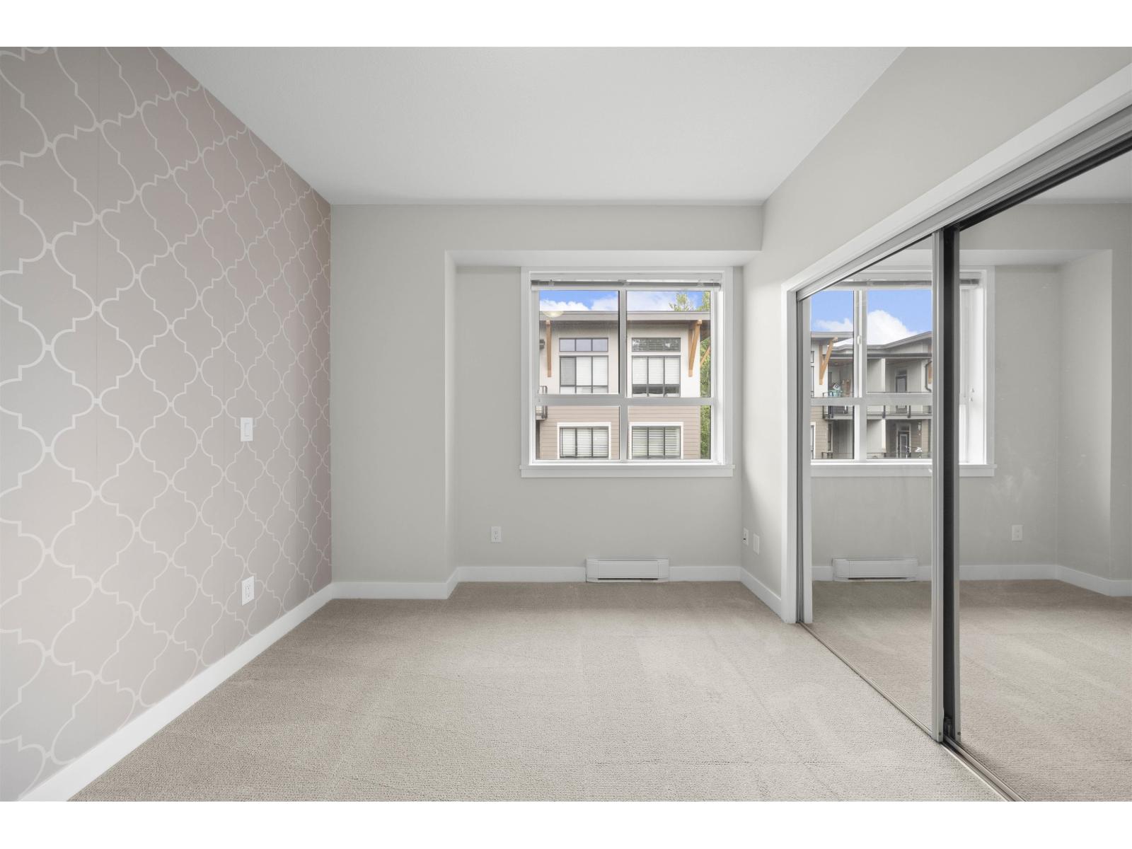 Photo 10 of 510 15388 105 Avenue, Surrey BC