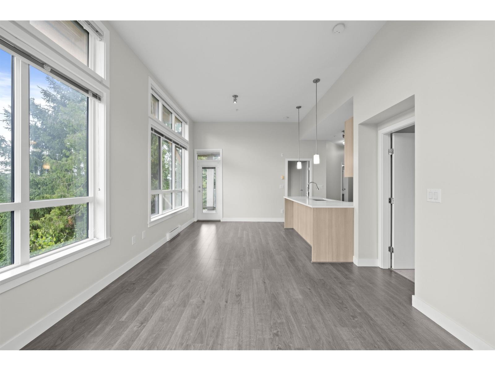 Photo 8 of 510 15388 105 Avenue, Surrey BC