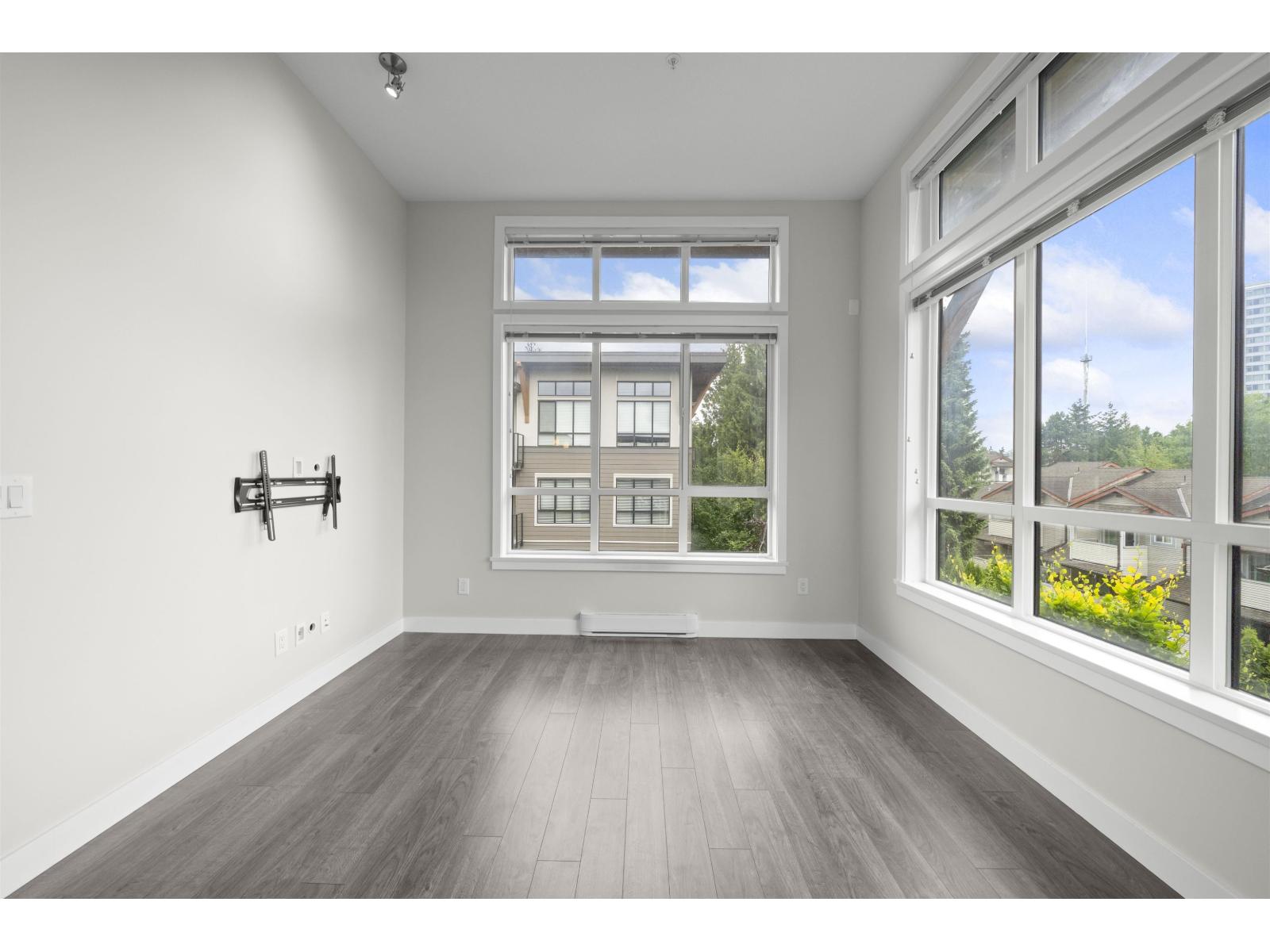 Photo 9 of 510 15388 105 Avenue, Surrey BC
