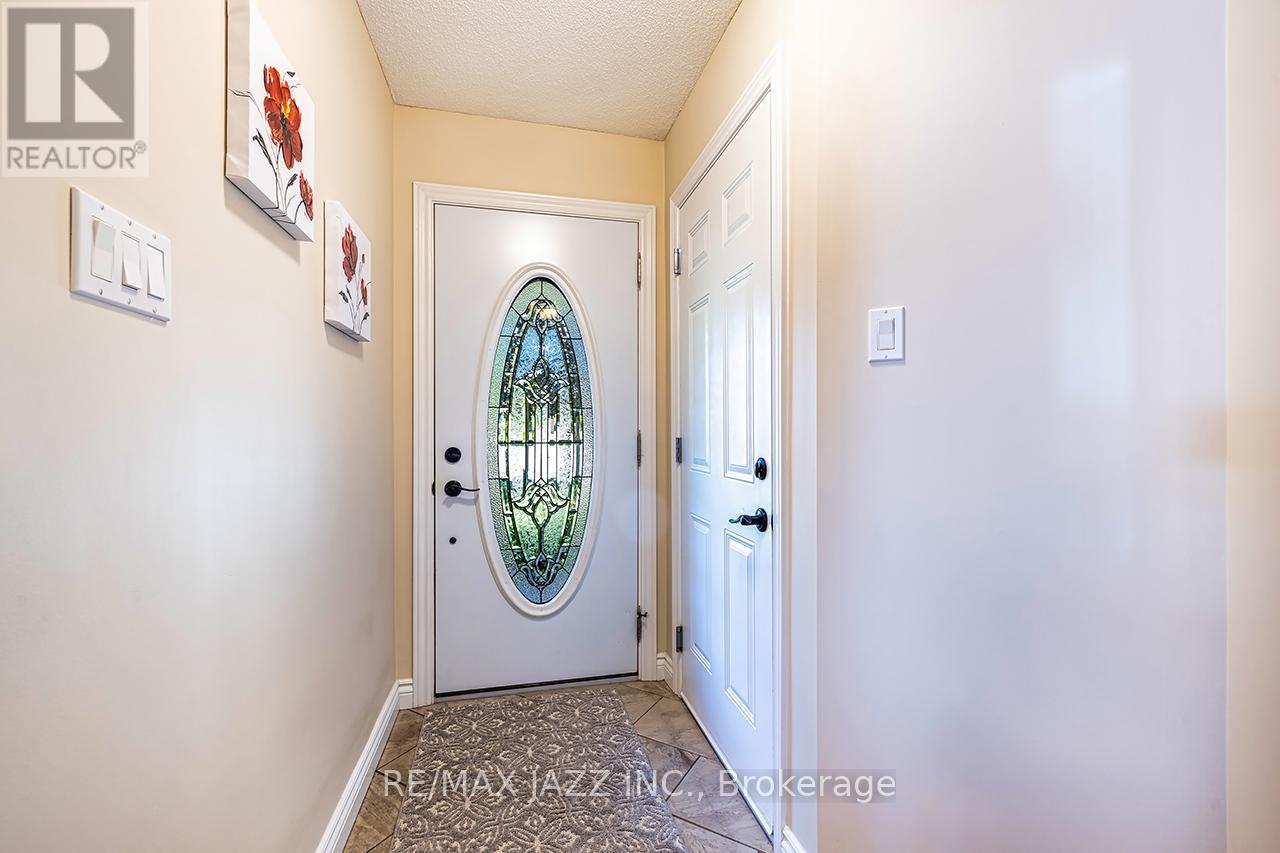 Photo 4 of 78 Bonnycastle Drive, Clarington ON