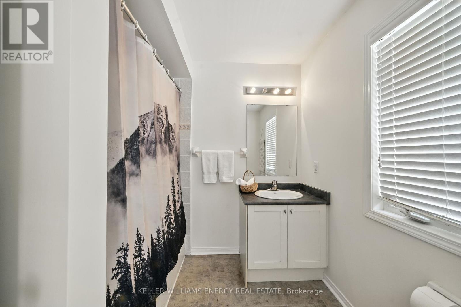 Photo 10 of 15 1790 Finch Avenue, Pickering ON