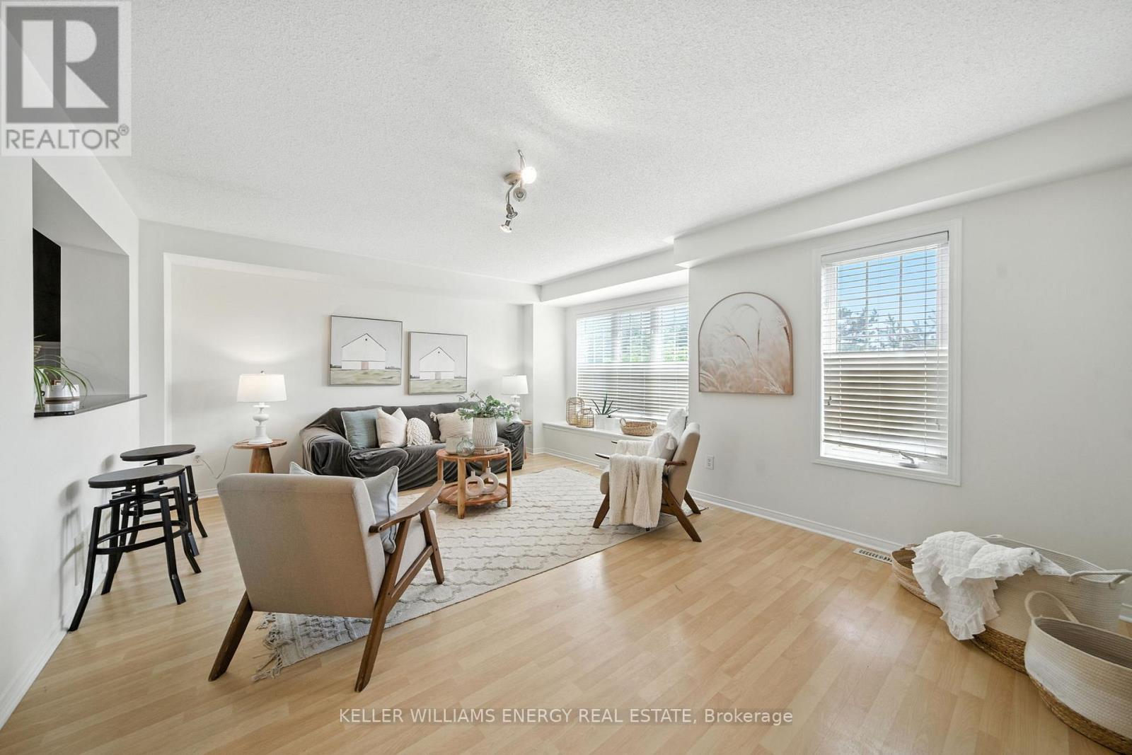 Photo 3 of 15 1790 Finch Avenue, Pickering ON