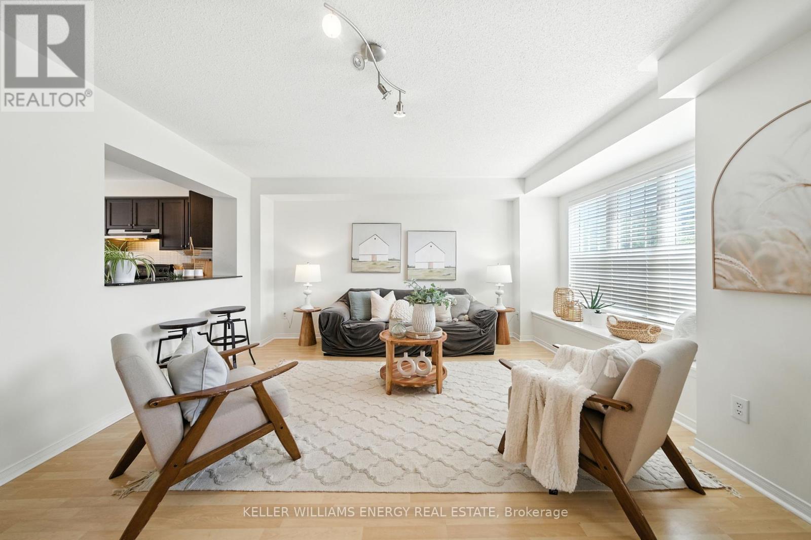 Photo 5 of 15 1790 Finch Avenue, Pickering ON