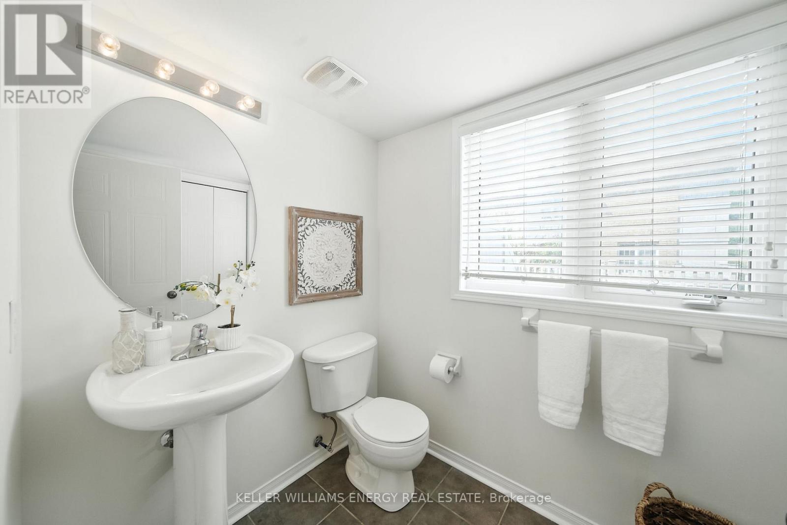 Photo 8 of 15 1790 Finch Avenue, Pickering ON