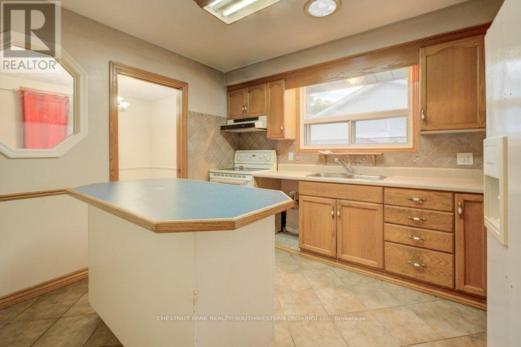 Photo 11 of 24 Mcgill Street, Welland ON