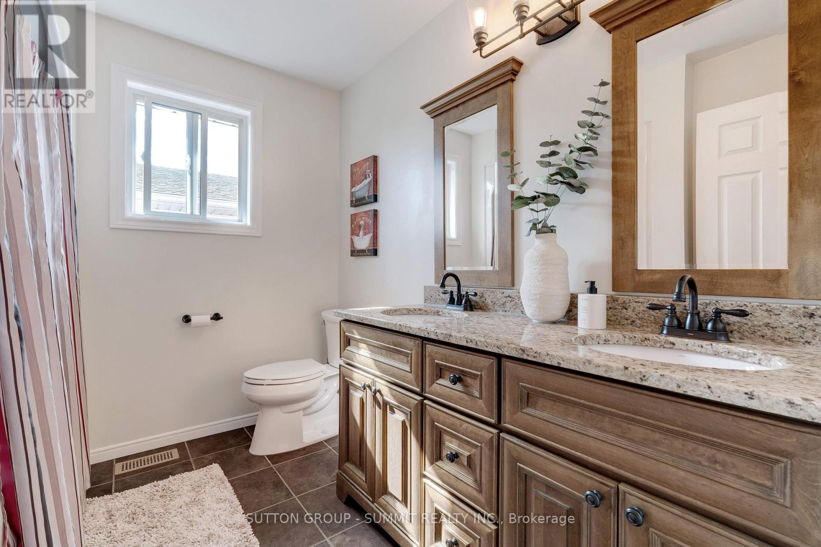 Photo 25 of 10 Scottswood Lane, Haldimand ON