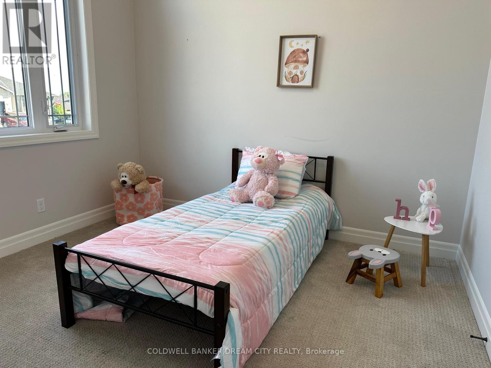Photo 12 of 28 Matheos Crescent, Quinte West ON
