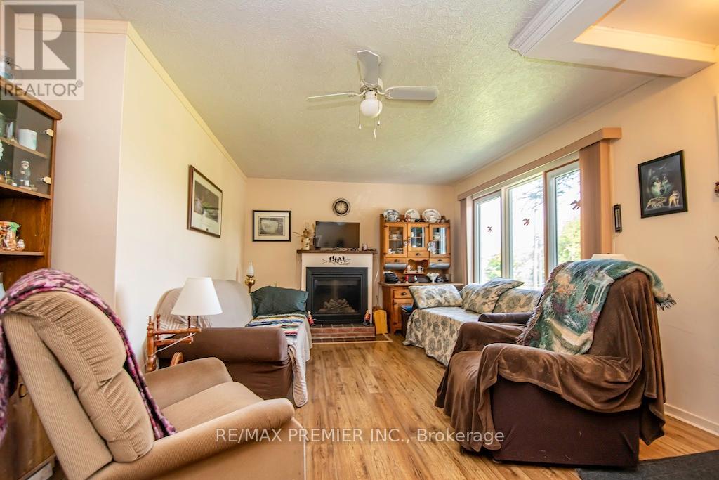 Photo 7 of 2704 Television Road, Dourodummer ON