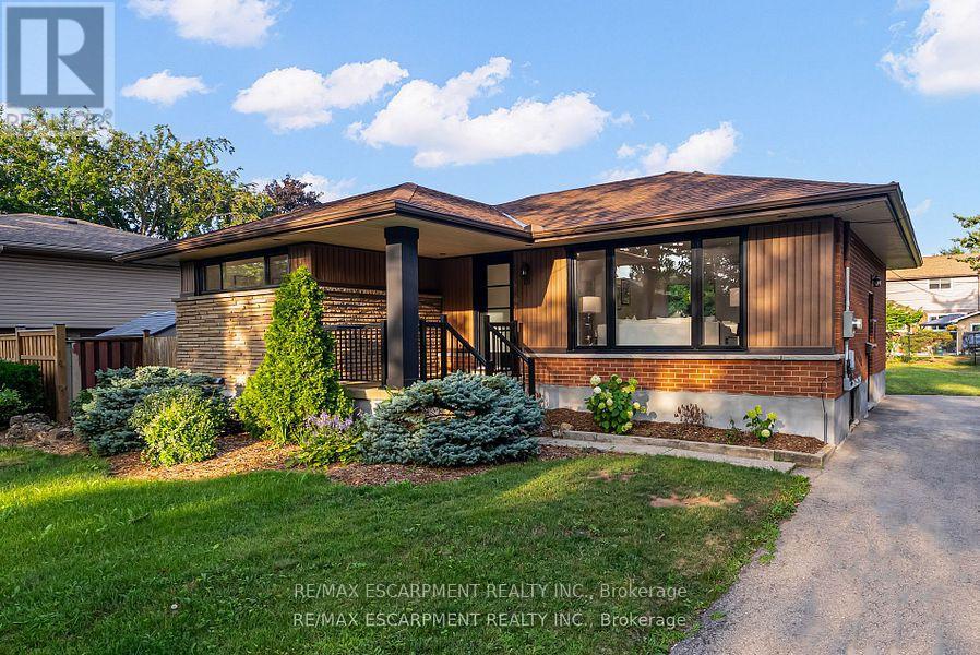 Photo 1 of 13 Skyland Drive, Hamilton ON