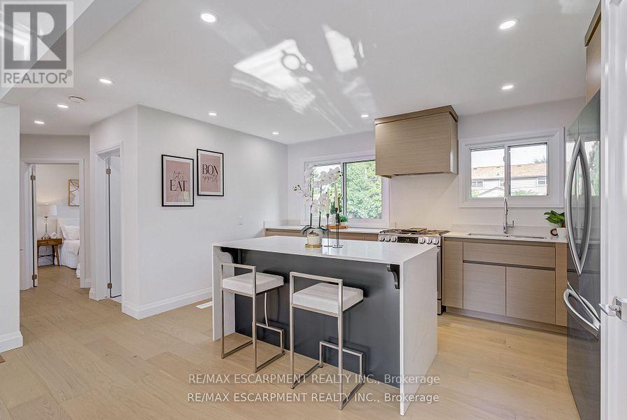 Photo 14 of 13 Skyland Drive, Hamilton ON