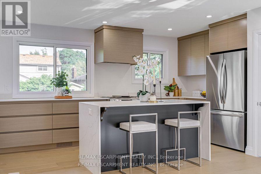 Photo 15 of 13 Skyland Drive, Hamilton ON