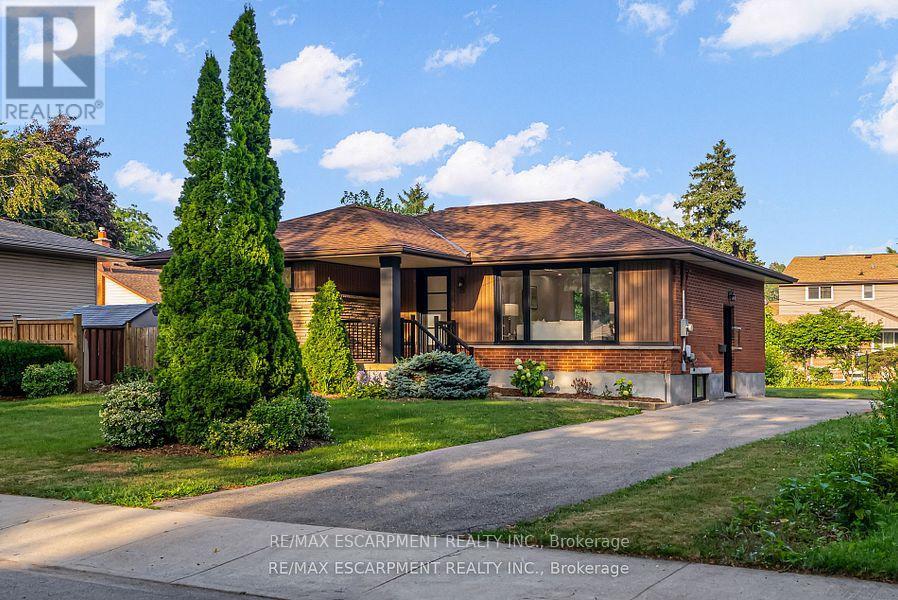 Photo 2 of 13 Skyland Drive, Hamilton ON