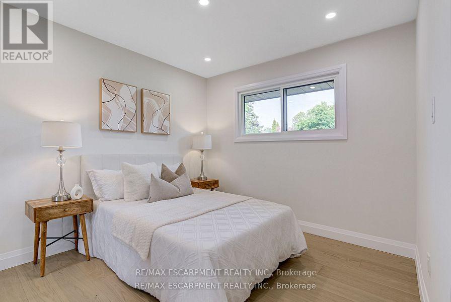 Photo 20 of 13 Skyland Drive, Hamilton ON