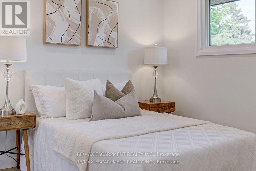 Photo 22 of 13 Skyland Drive, Hamilton ON