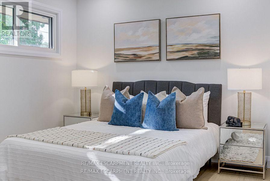 Photo 23 of 13 Skyland Drive, Hamilton ON