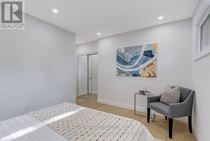Photo 24 of 13 Skyland Drive, Hamilton ON